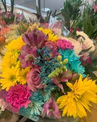 Aldi doesn't bag groceries like a traditional grocery store and instead, cashiers unload scanned items into an empty cart for you to bag yourself once you finish checking out. Aldi Flowers Grab Orchids Flower Bouquets And More For Mother S Day