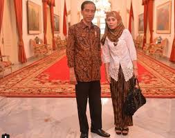Curang dong dia, saya kan enggak ada surat panggilan, makanya saya enggak datang, ungkap anita desy farida. Potret Anita Dewi Farida Wanita Yang Digugat Cerai Abdee Slank