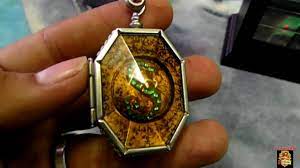 Salazar slytherin's locket noble collection. The Real Slytherin Locket The Locket From The Cave Noble Collection Harry Potter Youtube