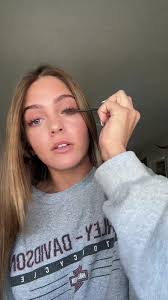 Brenna Brown's Instagram, Twitter & Facebook