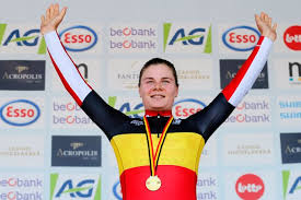 La superbe saison de lotte kopecky récompensée par le vélo de. Video Kopecky Snelt Naar Tijdrittitel Bij De Dames Liever Zondag Winnen Dan Kan Ik Elke Keer In Trui Rijden Wielrennen Hln Be