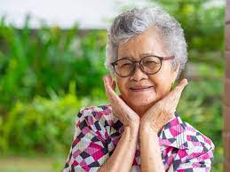 Mereka merupapan ibu, bapa, datuk atau nenek, bapa saudara atau ibu saudara kita. Penderaan Warga Tua Ini Tanda Mereka Didera Secara Fizikal