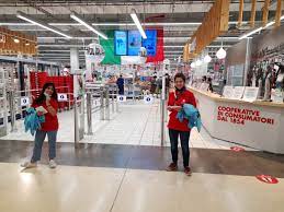 Consigliamo sempre di controllare la lista nell'ultima pagina per sincerarsi del punto vendita dove le offerte sono disponibili. Una Mano Per La Scuola Raccolta Solidale All Ipercoop Di Cremona Diocesidicremona It