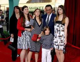 He starred in ocean's eleven, ocean's twelve, and ocean's thirteen with brad pitt. Pin On Offspring Actors