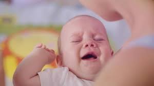 Selian itu, ketika sedang menyusu atau menggunakan dot maka bayi akan menelan banyak gas sehingga perut menjadi kembung dan menyebabkan bayi sering kentut. 5 Tanda Bayi Sembelit Yang Tak Boleh Diabaikan Kembung Hingga Ogah Makan