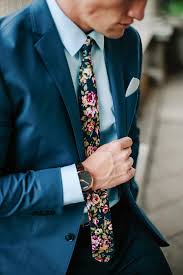 There are endless colors of suits, but for the purpose of this guide, i'll be focusing on black, charcoal, navy, and gray, which covers the majority of suits worn by men today. Dazi Navy Blue Floral Cotton Skinny Tie