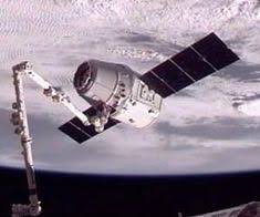 Dragon Spacecraft Set To Make Second Run For Iss U S Private Company Spacex Will Launch Its Dragon Space Freighter On A Spacex Space Station Space Exploration