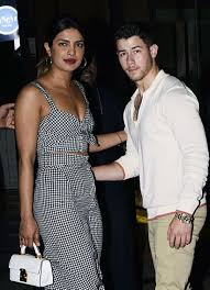 Nick Jonas Bestatigt Beziehung Zu Priyanka Chopra Priyanka Chopra Beziehung Musik