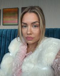 𝐄𝐯𝐚 𝐂𝐫𝐨𝐧𝐞 (@evacrone) • Instagram photos and videos