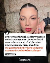 Il mio scopo nella vita è realizzare me stessa, non trovare un partner.  Certo sono fatta di carne e ci sono sere in cui mi piacerebbe trovare  qualcuno a casa a attendermi,