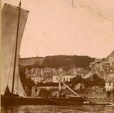 Belle Vue De Chaland De Loire En 1896 A Candes Saint Martin Ce Bateau Est Un Des Derniers Chalands Anciens Comportant Une Loire Voiles Et Voiliers Bateaux