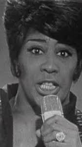 Milly Scott geeft het Songfestival kleur