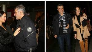 Το ζευγάρι έκλεψε λίγο χρόνο από τις επαγγελματικές του υποχρεώσεις και βγήκε να διασκεδάσει με την παρέα του σε νυχτερινό κέντρο. Kwstas Apostalakhs H Anafora Sthn Plaka Kai To Facebook Star Gr