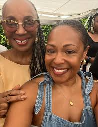 It's the EXECUTIVE DIRECTOR THERAPY HOUR 😂 Nope it's my NEW #CEO CHAT: I'm  chatting with one of my favs, Audra Wilson, President & CEO of  @shrivercenter this Wed. at noon! Join