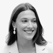 Bonnie Straight's Instagram, Twitter & Facebook