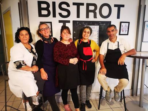 La cuisine du Bistrot de l'Estey ne serait pas ce qu'elle est sans cette  belle &eacute;quipe qui la compose : Fatima Batikhy, toujours pr&eacute;sente pour nous  aider et qui nous transmet son