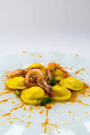 Come le olive in salamoia o il pesto genovese bio o i carciofini sott'olio. Ravioli Ricotta E Maggiorana Gamberi Rosa E La Loro Bisque La Tua Ricetta