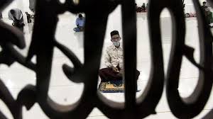 Kompas.com / defriatno nekemenyambut tahun baru islam, sebagian warga kota baubau, sulawesi tenggara membeli beberapa peralatan dapur dari hasil penjualan peralatan dapur selama tahun baru islam ini, wati mengungkapkan, toko swalayan yang dijaganya bisa meraip keuntungan. Sejarah Tahun Baru Islam Berawal Dari Hijrah Nabi Muhammad