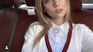 She portrays carla on netflix 's elite. The Pin In The Pearl Of Carla Ester Exposito In Elite S02e08 Spotern