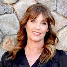 Beth Schutte's Instagram, Twitter & Facebook