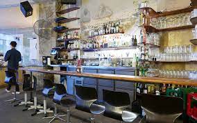 Die café bar in berlin dreht nicht nur nachts richtig auf, sondern ist 24 stunden am tag rundum die uhr für seine gäste da (off. Mein Haus Am See Nightlife Berlin
