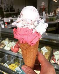 Eis In Der Waffel