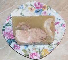Această mâncare se prepară foarte ușor, doar că necesită mai mult timp de preparare. Piftie De Porc Retete Culinare Preparatedevis Ro