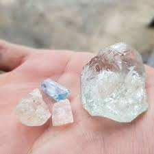 Love Love Love Beryl Aquamarine Morganite Goshenite And Emerald All Come From The Same Family Gemstone Colors Goshenite Morganite