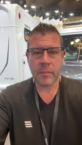 🎥🚐 Live von der CMT Stuttgart: Unser Verkaufsberster Klaus Schönherr  stellt den neuen Forster T 745 EF VIBE vor! Und ja