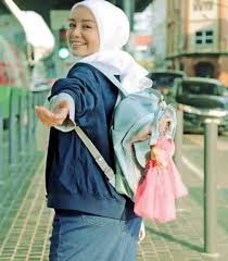Kalau untuk urusan seksi, iyalah, sama seperti mama, mbak juga nggak terlalu memperhatikan pakaian bila di rumah, di depan aku juga tidak canggung untuk memakai daster atau baju tidur yang mini, juga kalau. Wyleenz Beauty Backpack Viral A K A Beg Mira Filzah Facebook