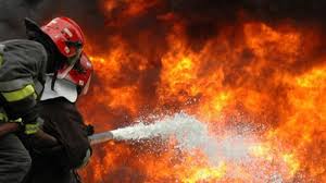 Un incendiu puternic a izbucnit lângă bucurești. SituaÈ›ie TragicÄƒ In MehedinÈ›i FlÄƒcÄƒrile Nu Mai Pot Fi Controlate Un Incendiu De VegetaÈ›ie A IncolÈ›it Un Depozit Video Evenimentul Zilei