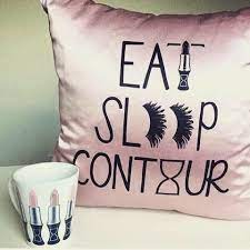 Pin By Domdom On Hollywood Home Glam Room Beauty Room Pillows