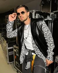 Скачивай и слушай клава кока нокаут новинки 2021 и клава кока и руки вверх нокаут новинки 2021 на zvooq.online! Black Star Inc Moskva Producer Record Label Facebook