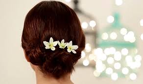 Your hair type can also dictate how well this hairstyle lasts throughout the night of your event. Flaunt These Chic Hairstyles For Short Hair This Wedding Season With Popxo India Com