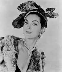 This statuesque beauty has venus conjunct mercury and chiron in the constellation of the bull, and her midheaven sits in the last degree of the sign. Carmen Dell Orefice The 88 Year Old Supermodel Blue 17 Vintage Clothing