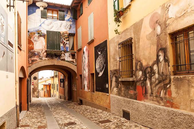 Dozza–Pitture Murali in un suggestivo Borgo Medievale - Cooperativa Il Papavero