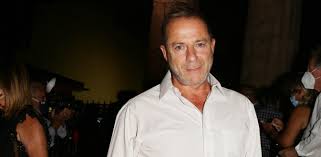 Αυτό, άλλωστε, μαρτυρά και η γεμάτη επιτυχία πορεία της, οι βραβεύσεις της και οι αμέτρητοι ρόλοι που έχει υποδυθεί. Dhmhtrhs Lignadhs H Anakoinwsh Toy E8nikoy 8eatroy Meta Th Syllhpsh Toy Iciao