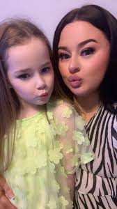 Amy McLaren🦖 (@itsaamyyx)