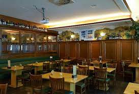 Hier können sie essen, trinken, feiern mit einer riesenauswahl an bier aus aller welt. Das Haus Der 100 Biere Berlin Charlottenburg Wilmersdorf Bezirk Restaurant Bewertungen Telefonnummer Fotos Tripadvisor