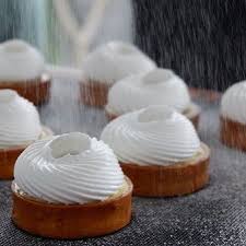 Angelo Musa Un Leger Voile Sucre Sur La Tarte Au Citron Beautiful Desserts Cake Shop Desserts