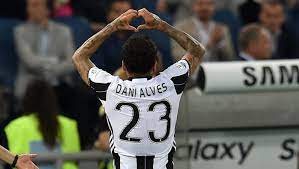 El 2 de junio de 2016 se anunció su marcha del f. Dani Alves Bids Emotional Farewell To Juventus Fans Ahead Of Expected Man City Move 90min