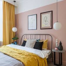 See more ideas about bedroom design, bedroom interior, home bedroom. Ne Peux Pas Obtenir Assez De La Moutarde Jaune Et Fard A Joues Combo Rose Cet Exemple Via Pink Bedroom Walls Wall Decor Bedroom Bedroom Makeover