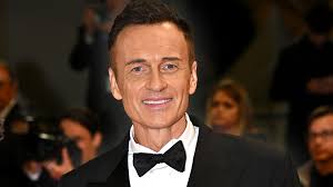 Julian McMahon is being remembered by co-stars like Alyssa Milano, Dylan  Walsh and more after he died of cancer at 56 years old.