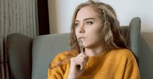 20 Common Habits Of People Who Are Always The “Odd One Out”