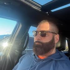 Eric Abdow's Instagram, Twitter & Facebook