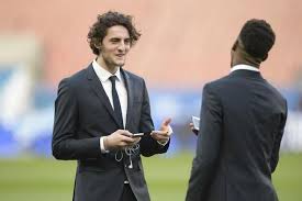 Adrien Rabiot Usurper Va Porter Plainte Https Www Le Onze Parisien Fr Adrien Rabiot Usurper Va Porter Plainte Futebol