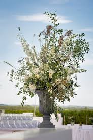 Mariage Champetre Fleurs De Mars Composition Floral Dans Un Jolie Medicis Champetre Decoration Mariage De Chateau Photog Fleurs Mariage Fleurs Fleuriste