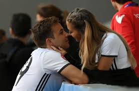 Die bundesweite studie zeigt heiratsgewohnheiten in deutschland auf. Mario Gotze Hat Offenbar Seine Eigene Hochzeitsfeier Mit Ann Kathrin Brommel Abgesagt Stuttgarter Nachrichten