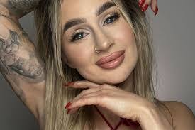 Hailey England's Instagram, Twitter & Facebook