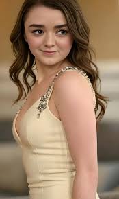 Her smile carries sunshine vibes 🌼 #MaisieWilliams #Blooming